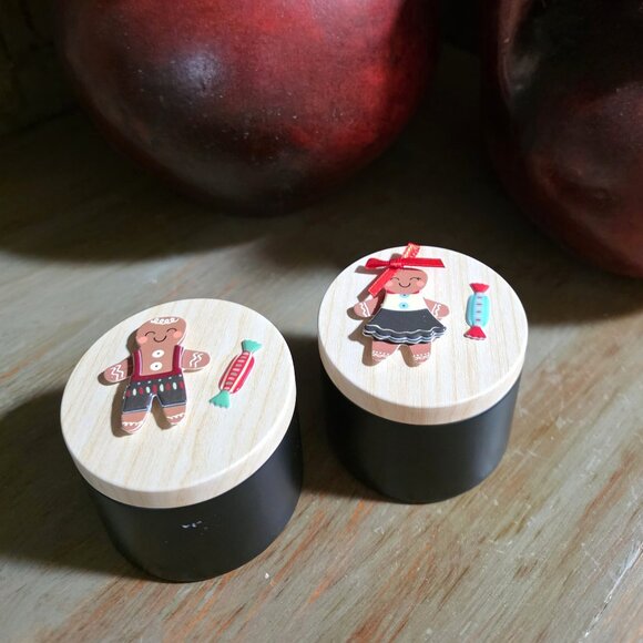 Set of 2 Gingerbread Boy & Girl Christmas Black Tin Candles in Tea Tree Scent - Picture 1 of 4